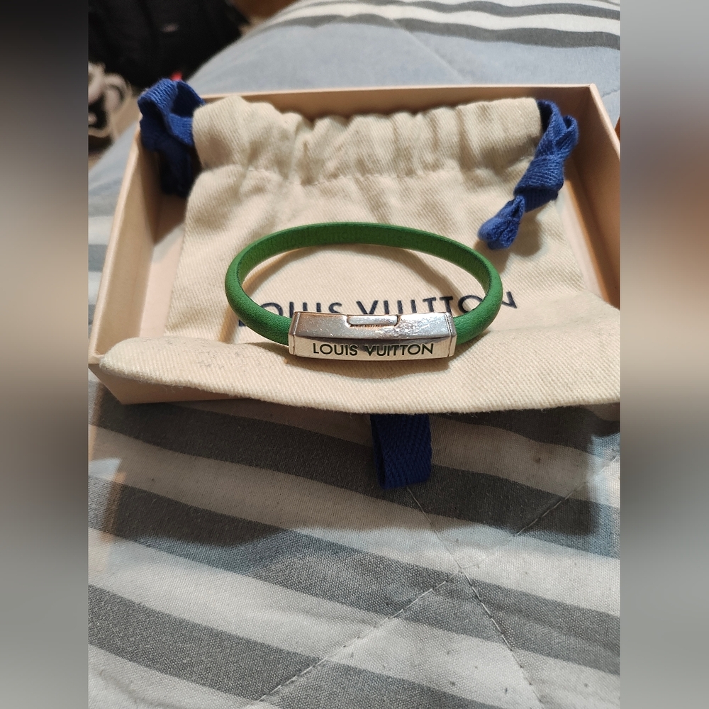 Louis Vuitton Clip It Bracelet